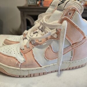 Like NEW NIKE High-Top Sneakers - White and Pink